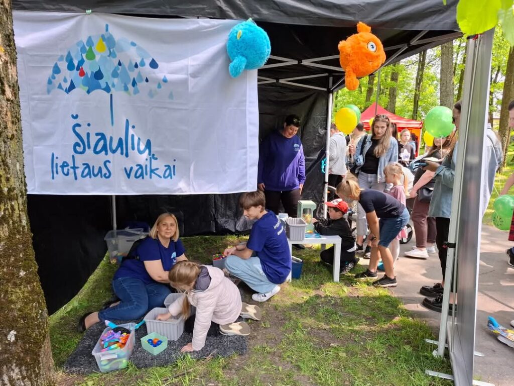 Dalyvaujame viešuose renginiuose atvirose Šiaulių miesto erdvėse pristatant Asociacijos veiklą.